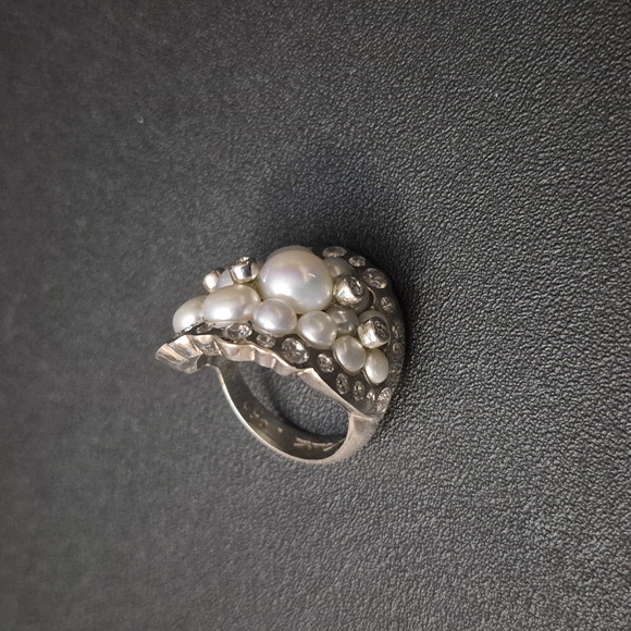 Lustrous Pearl and Silver Cluster Ring - Picture 3 of 6